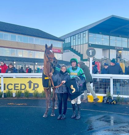 Bonza Boy and Lorcan Williams. Photo: Exeter Racecourse.