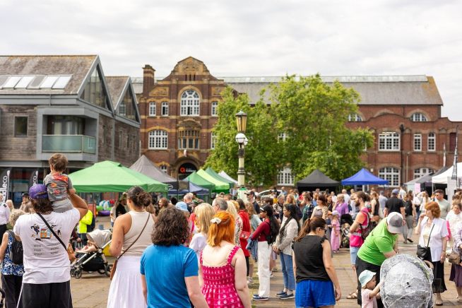 Photograph showing a busy Exeter Quayside Famers' Market