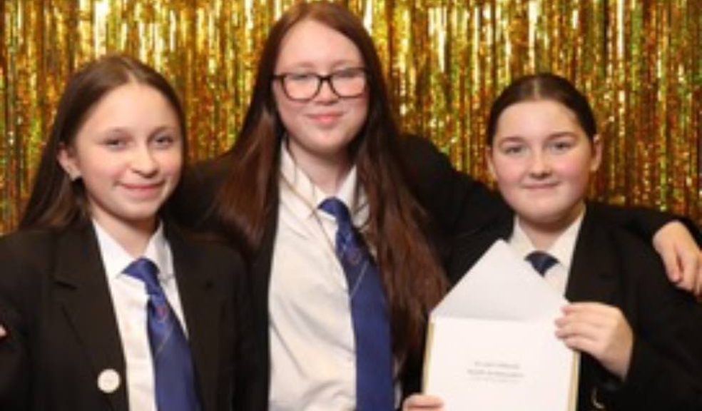 Photo caption: St Luke’s Mental Health Ambassadors win Student Community Leadership Award at the Ted Wragg Awards