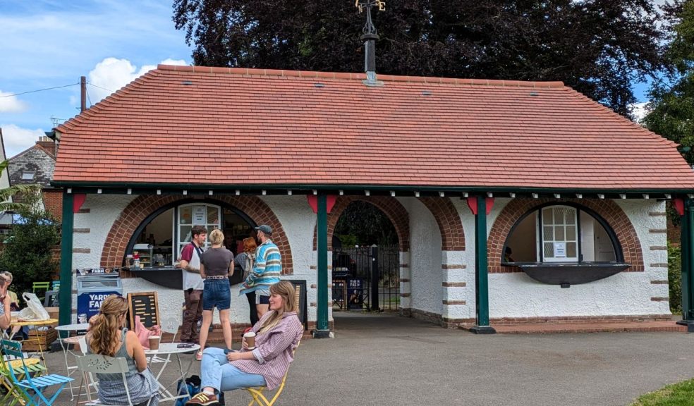 Birdhouse Cafe, Pinces Gardens Birdhouse Cafe