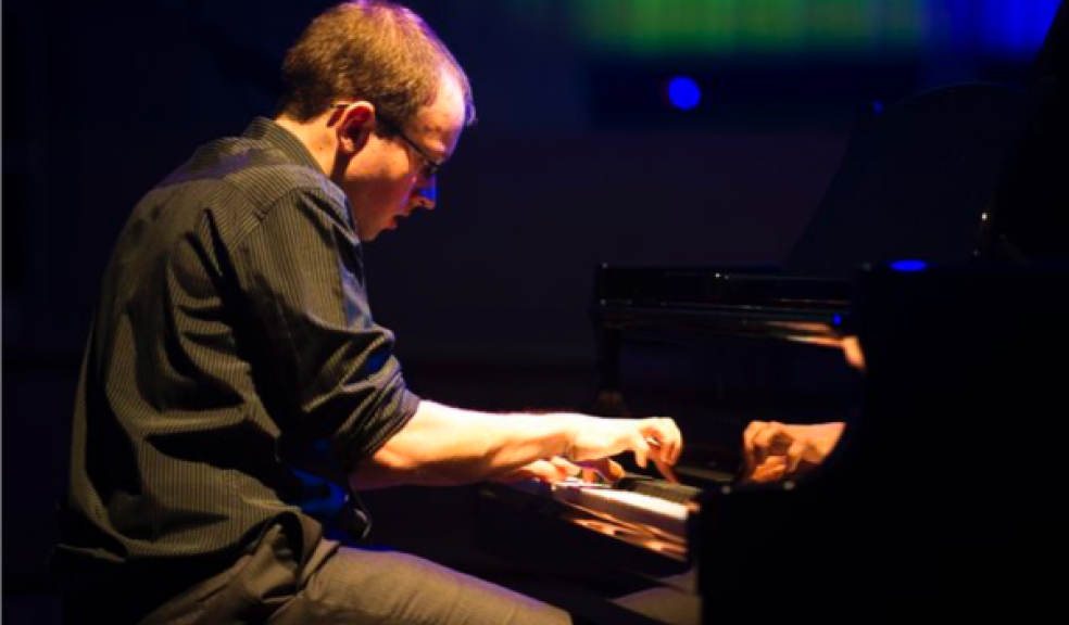 Alex Wilson, piano