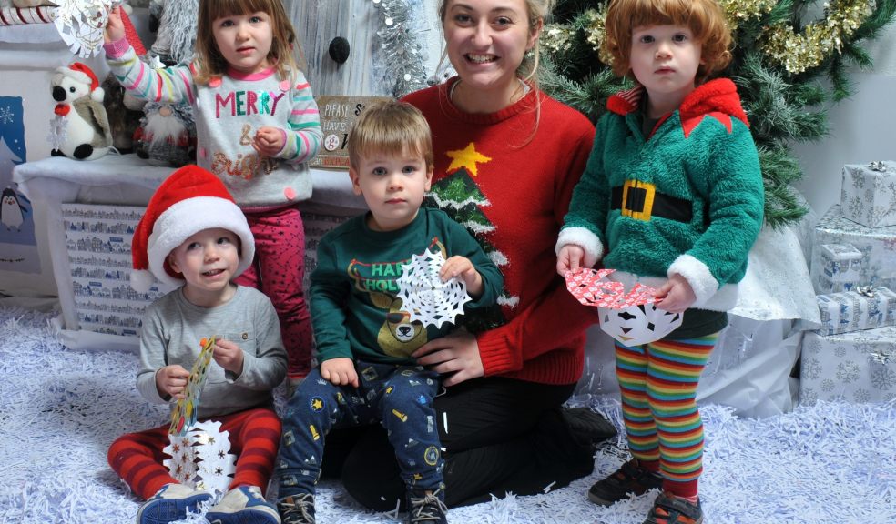 Children from Kiddi Caru make Snowflakes for Hospiscare