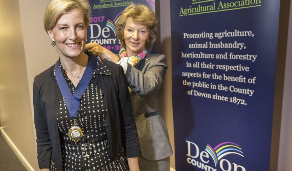 Countess of Wessex receives the DCAA Presidency chain of office from Countess of Arran