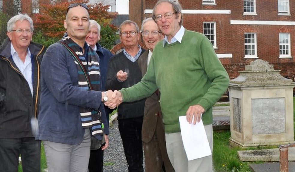 Dr Edgar Mihas, Vice President of the Western Union of Unitarians hands a cheque to Paul Chant, Secretary of the Exeter Dissenters’ Graveyard Trust. Left to right: Steve Wills (EDGT), Edgar Mihas and Bob Goddard (WUU), Ian Varndell (EDGT), Martin Fieldhouse (WUU) and Paul Chant (EDGT). Photo by I.M. Varndell ©2018