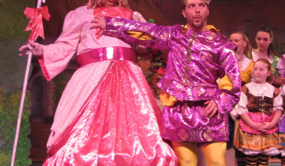 Dame Trott (Daniel Page) and King Stonka (Harry Stone)