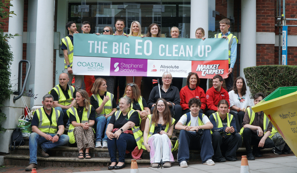 Students and volunteers at the Big EO Clean Up Students and volunteers at the Big EO Clean Up