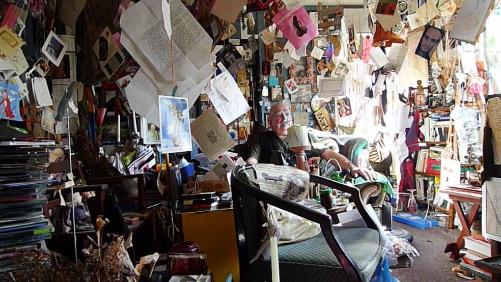 Drako Zarharzar surrounded by his memories