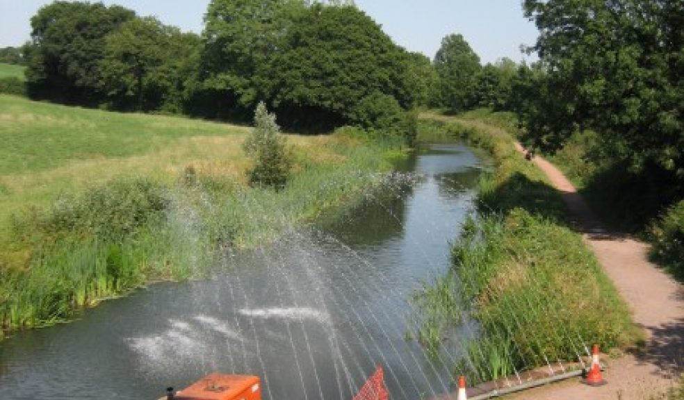 Grand Western Canal re-oxygenating (Photo courtesy of Devon County Council)