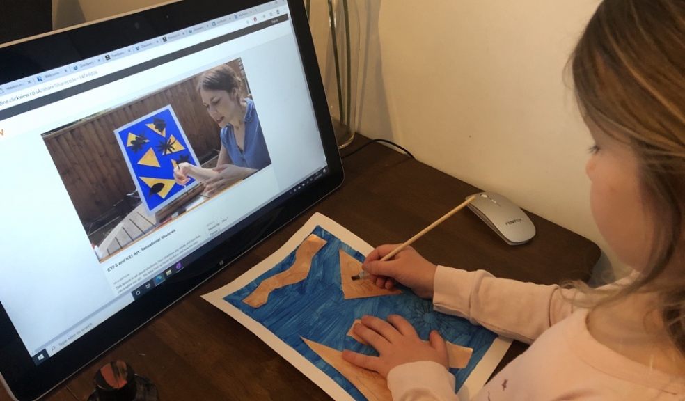 Child learning at home with Microsoft Teams Child learning at home with Microsoft Teams