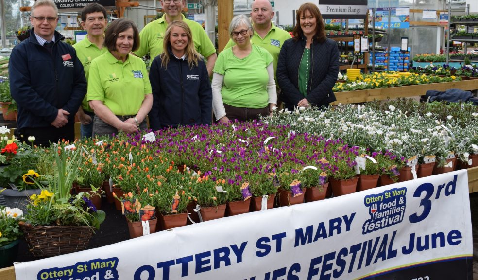L-R Karl Baker (Otter Garden Centres), Quentin Beddal, Jan Beddal, Sabine Taylor (Otter Garden Centres), Ruud Jansen Venneboer, Norma Palmer, Marc Perkins and Sarah Cook