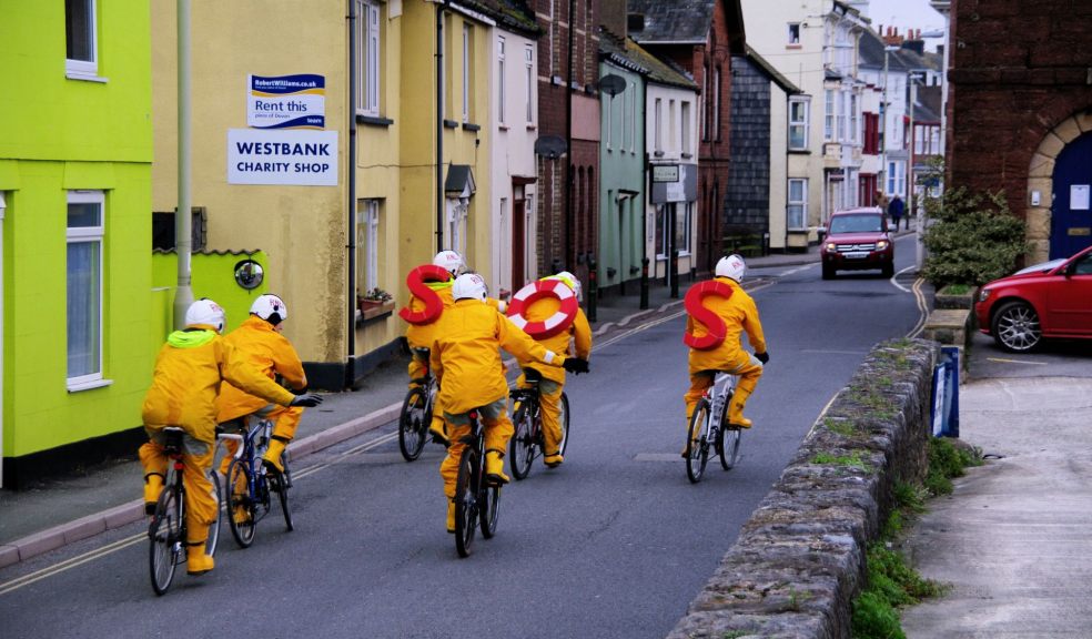 Six On Saddles at Starcross