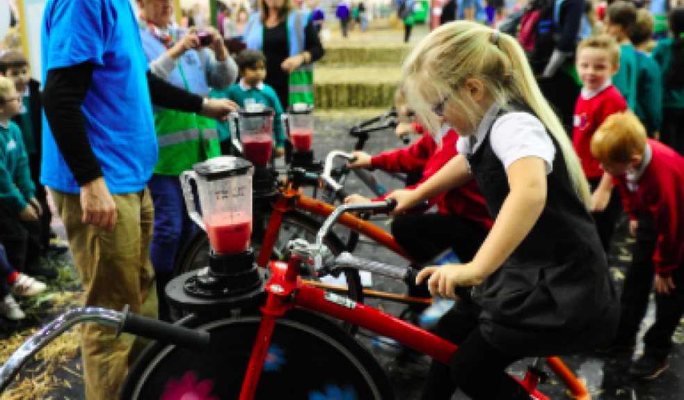 Children in the fruit zone making smoothies at Farmwise Devon 2017
