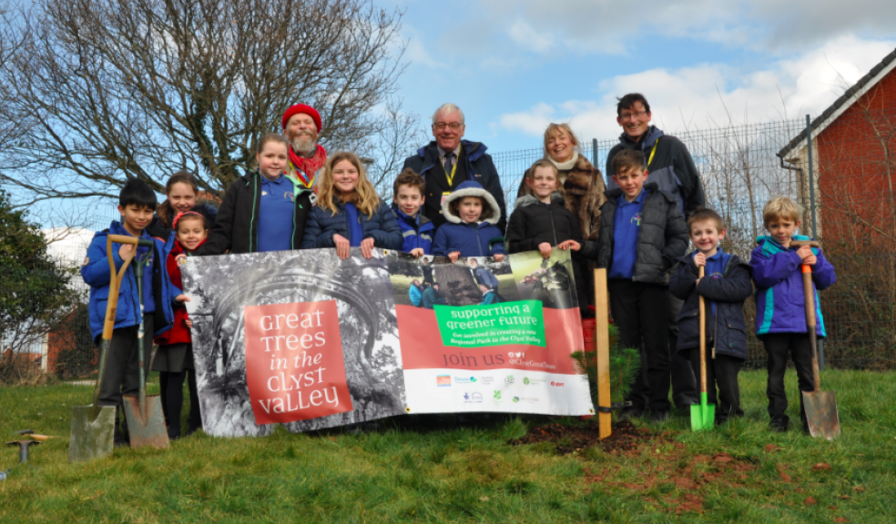 Cllr Tom Wright (centre) with St Martin's school children