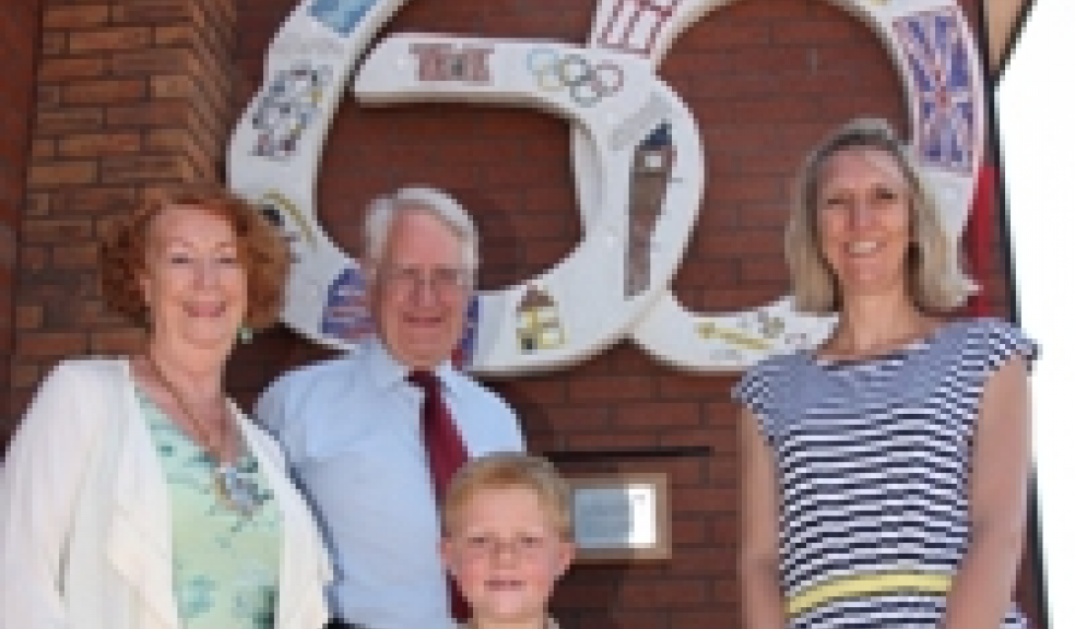 Alfie with Councillor Christine Drew, Councillor Peter Halse and Thelma Hulbert Gallery Curator Angela Blackwell