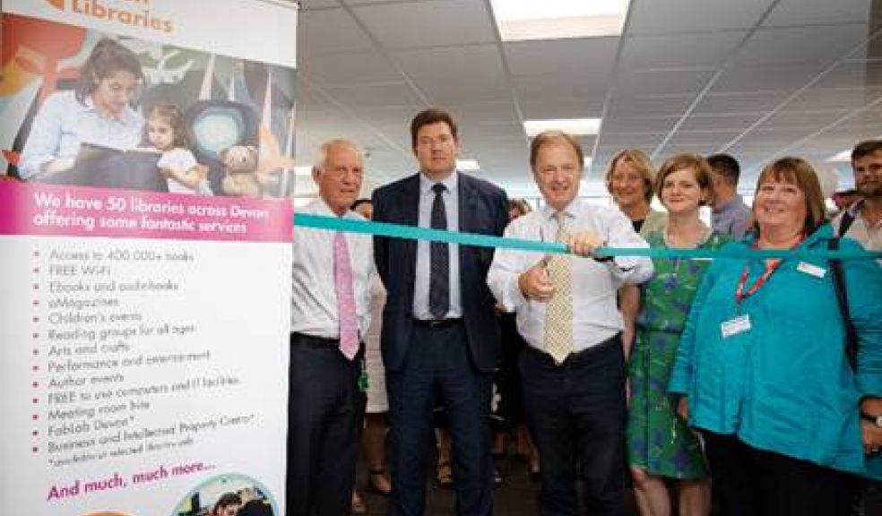 (L-R) Cllr Roger Croad, Cllr Andrew Leadbetter, Hugo Swire MP, Dr Kate Hattersley Estuary League Chair, Ciara Eastell OBE Chief Executive of Libraries Unlimited, Julie Dent Libraries Unlimited Chair