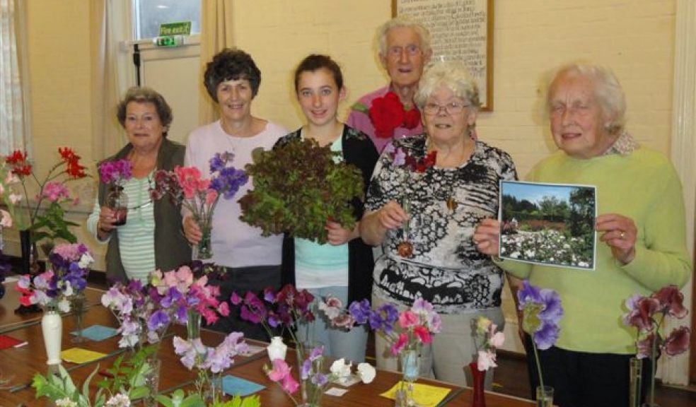 Top prize winners Wendy Townshend, Eileen Ridd, Jessica Burrows, Noel Parry, Jean Black and Edna Copus. Photo: Margaret Tucker.