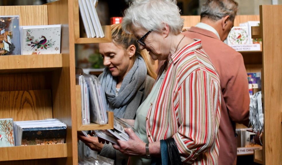 People browsing cards © Gavin Dickson photography. (PR)