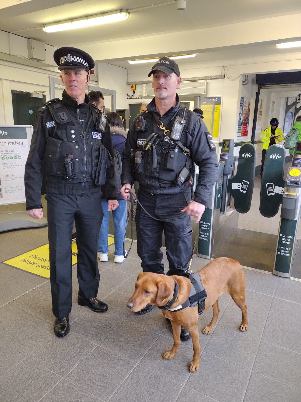 Insp Simon Arliss (left) with sniffer dog Skye and handler PC Steve Waters