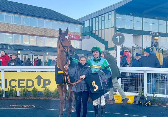 Bonza Boy and Lorcan Williams. Photo: Exeter Racecourse.