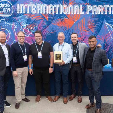 IT specialist Bluegrass is presented with its Golden Pioneer of the Year Award at DattoCon 19