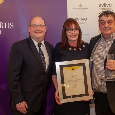 Paul and Donna Berry of the award-winning Swan in Bampton, which has won the AA’s ‘Inn of the Year’ award 2019-20, receiving their award from Paul Hackett Senior Inspector from the AA (left).