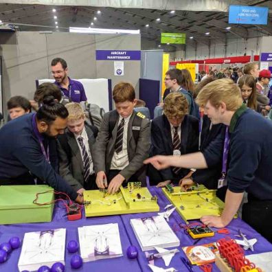 Wiring circuits for navigation lights on Flybe stand