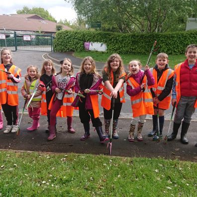 Young litter pickers described as “environmental champions”