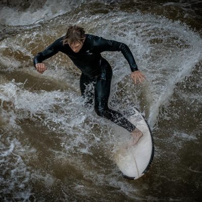 Mental health of police officers improved thanks to surfing programme’s ‘unique approach’ 