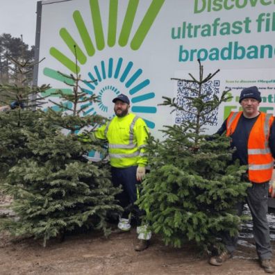 Jurassic Fibre supports Hospiscare with Christmas trees recycling scheme